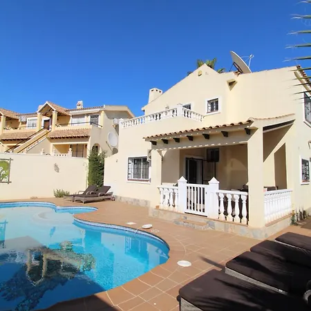 4 Bedroom Family With Private Pool In Martin Villacosta