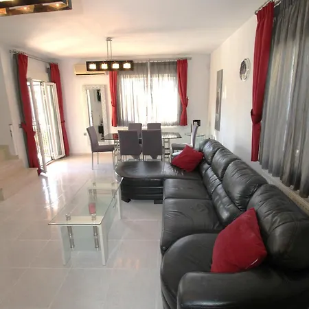 4 Bedroom Family With Private Pool In Martin