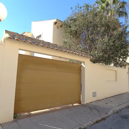 4 Bedroom Family With Private Pool In Martin Villa