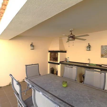 4 Bedroom Family With Private Pool In Martin Villa Villacosta