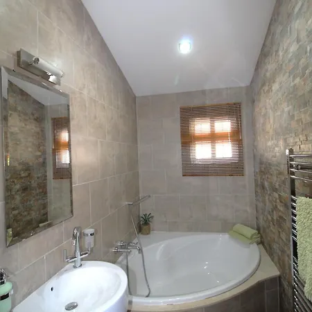 Villa 4 Bedroom Family With Private Pool In Martin Villacosta