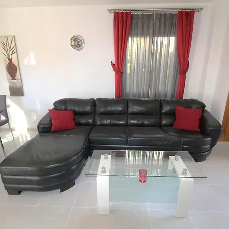 4 Bedroom Family With Private Pool In Martin Villa *