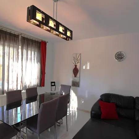 4 Bedroom Family With Private Pool In Martin *