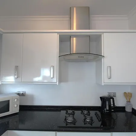 4 Bedroom Family With Private Pool In Martin Villacosta