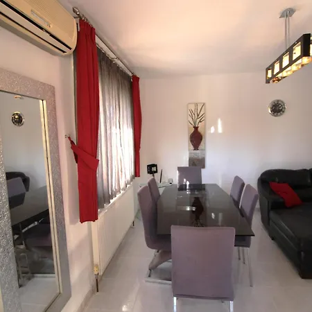 Villa 4 Bedroom Family With Private Pool In Martin Villacosta